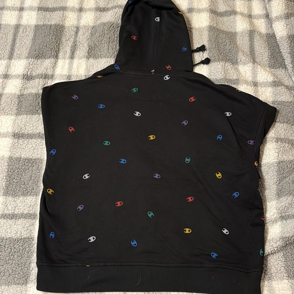 Women’s Champion Sweatshirt - Picture 4 of 5